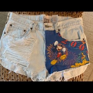 Furst of a kind Levi’s LF distressed shorts size32